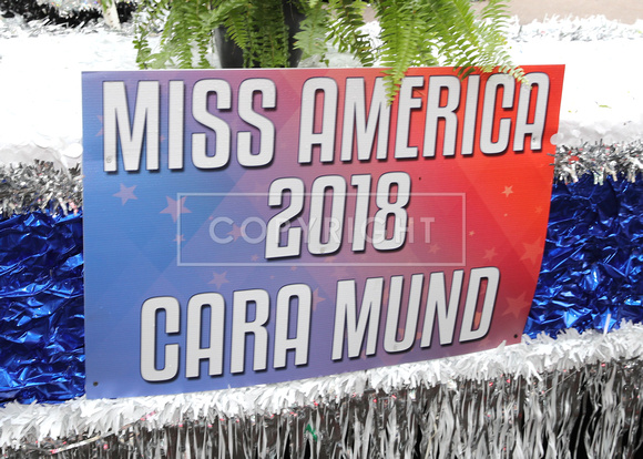 Cara Mund (Miss America 2018)