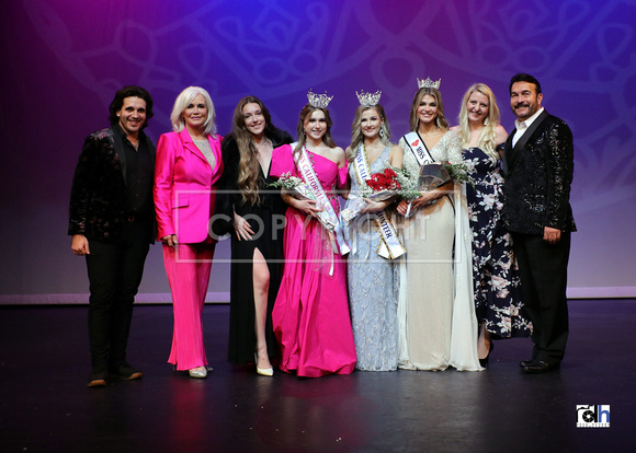 JUDGES with Miss CAV Titleholders